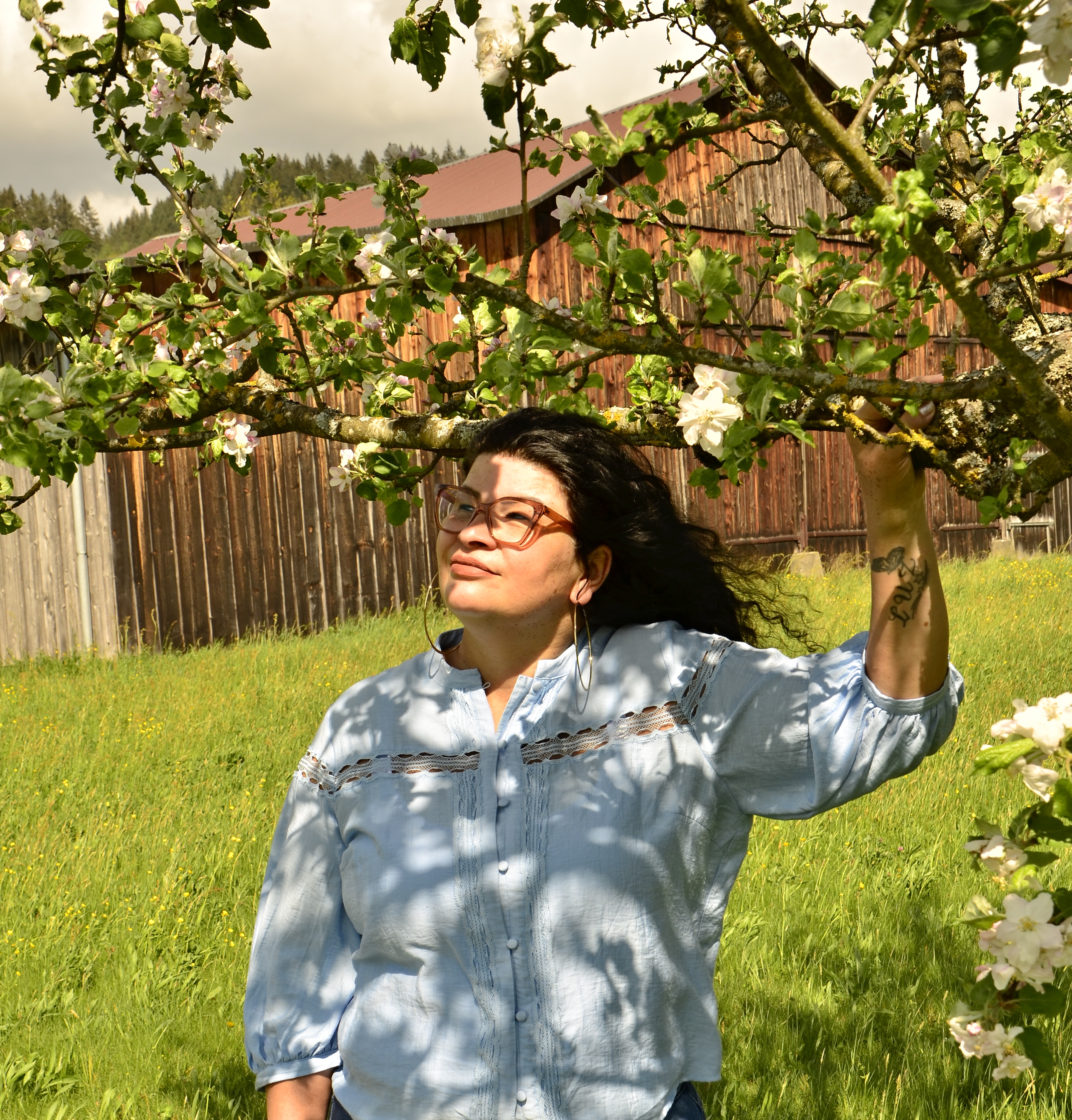 Tatiane im Frühling — Aufblühen und Neubeginn